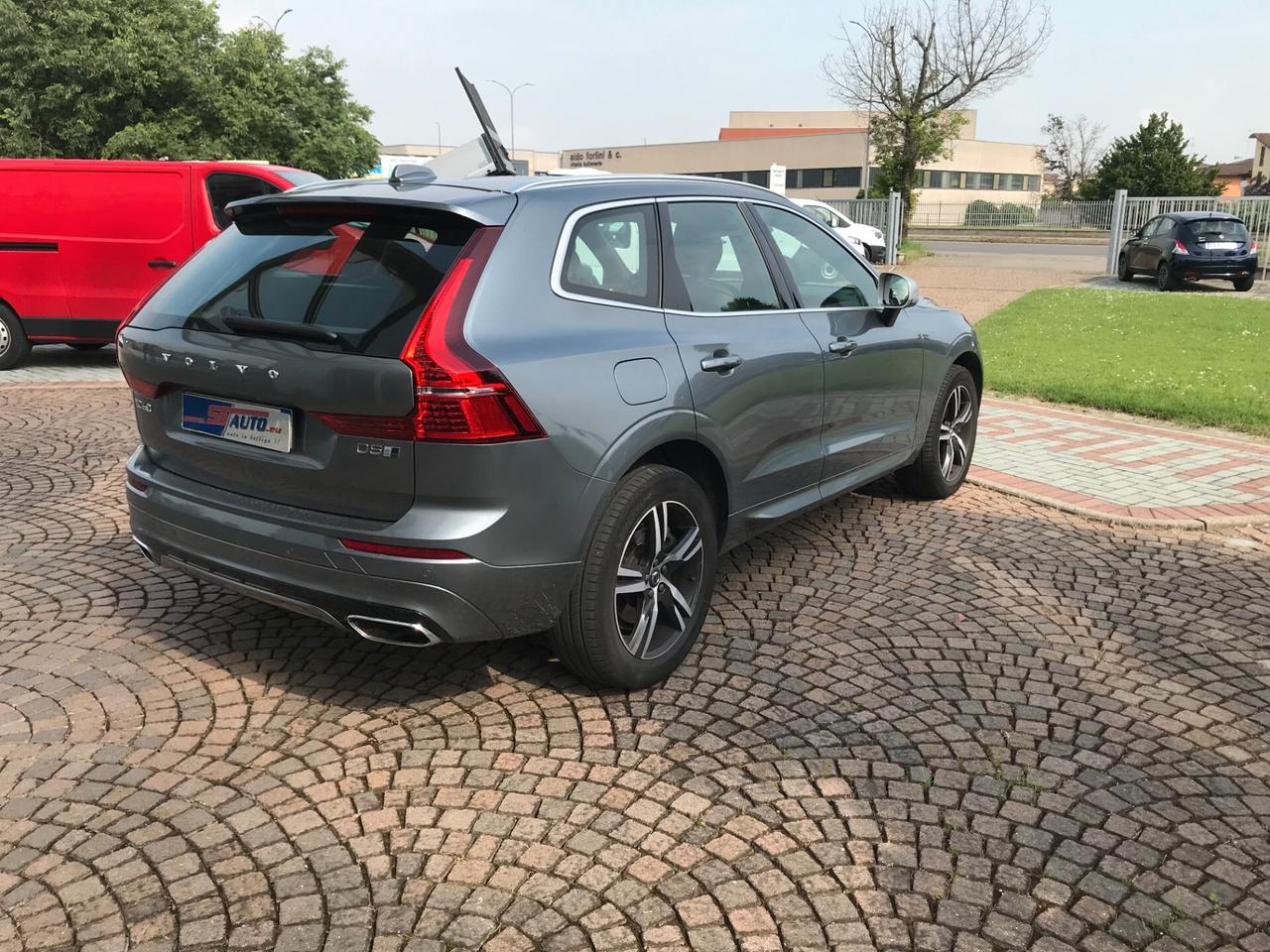 Volvo XC 60 XC60 D5 AWD Geartronic R-design