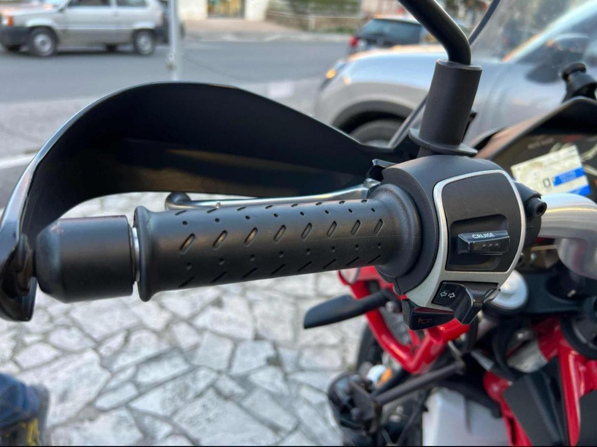 Moto Guzzi V85 TT v85 tt