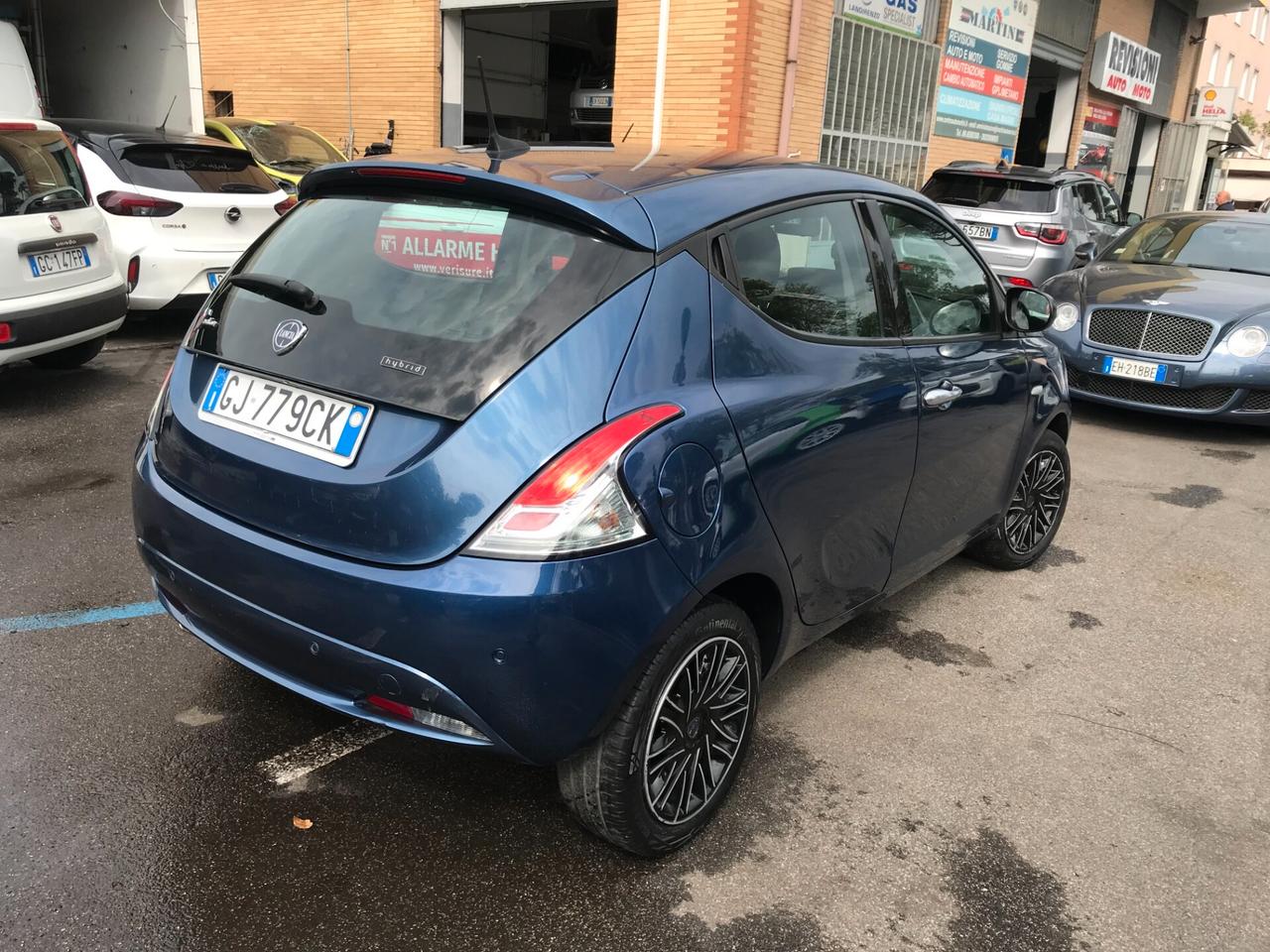Lancia Ypsilon 1.0 FireFly 5 porte S&S Hybrid Ecochic Silver