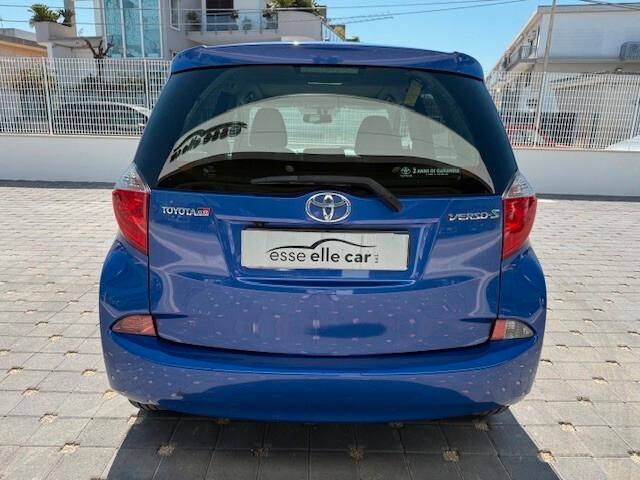 Toyota Verso-S 1.3 CVT Active 2011