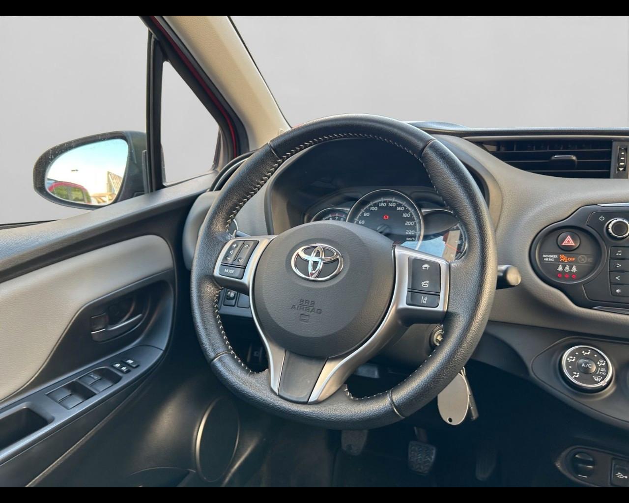 TOYOTA Yaris III 2015 - Yaris 5p 1.0 Lounge