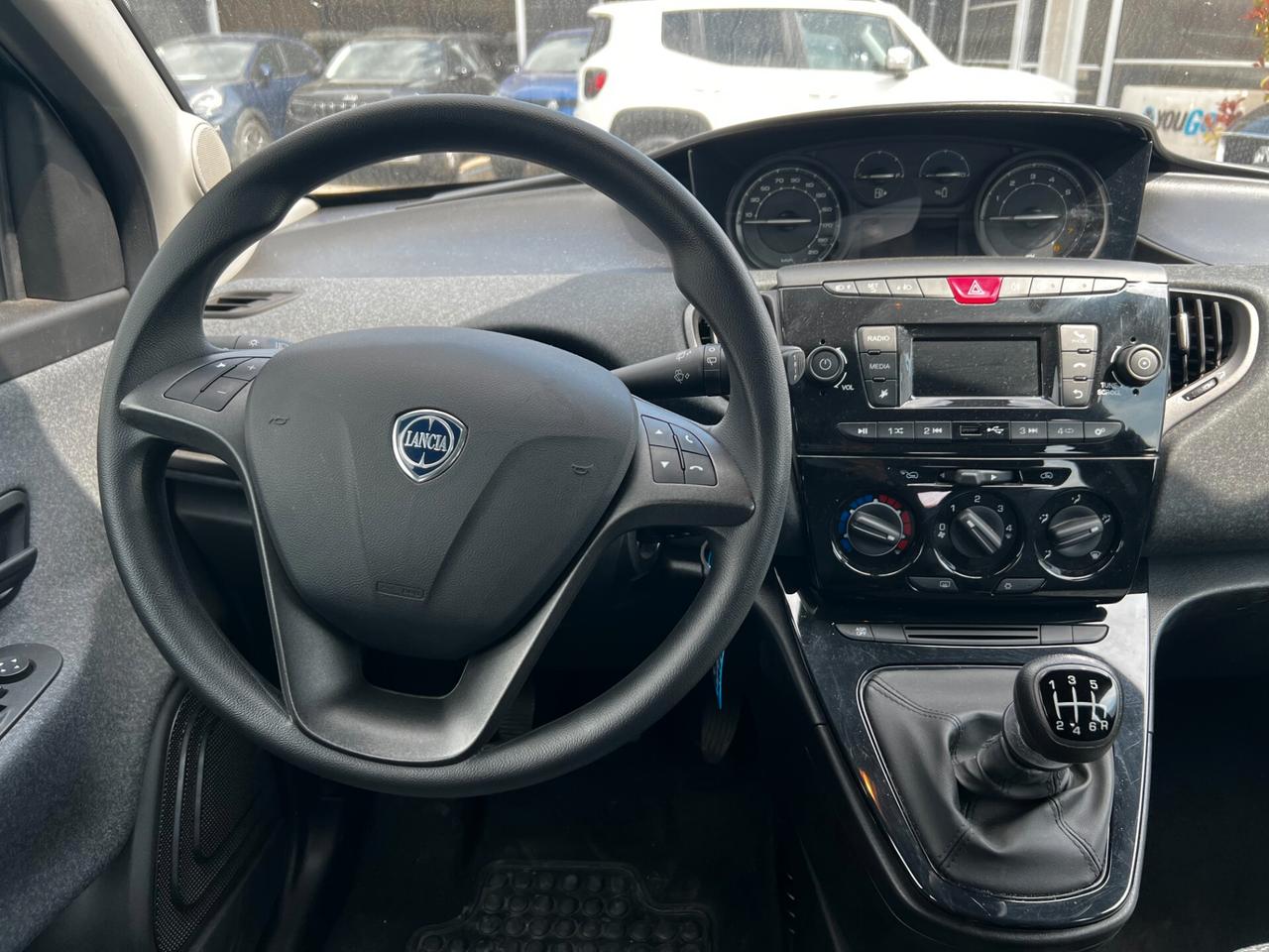 Lancia Ypsilon 1.0 FireFly 5 porte S&S Hybrid Ecochic Silver