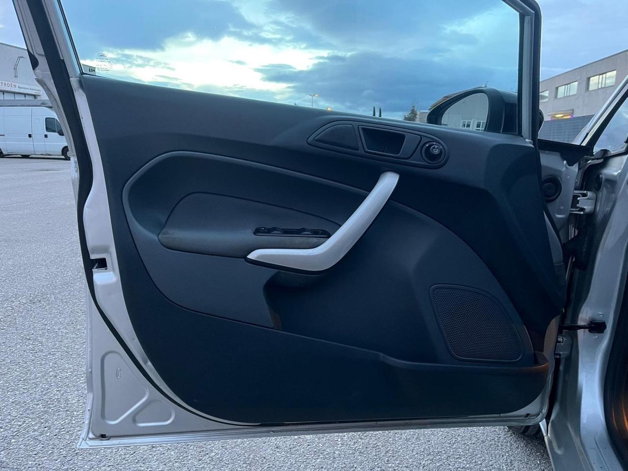 Ford Fiesta 1.4 5p Bz.- GPL Titanium 135000 km