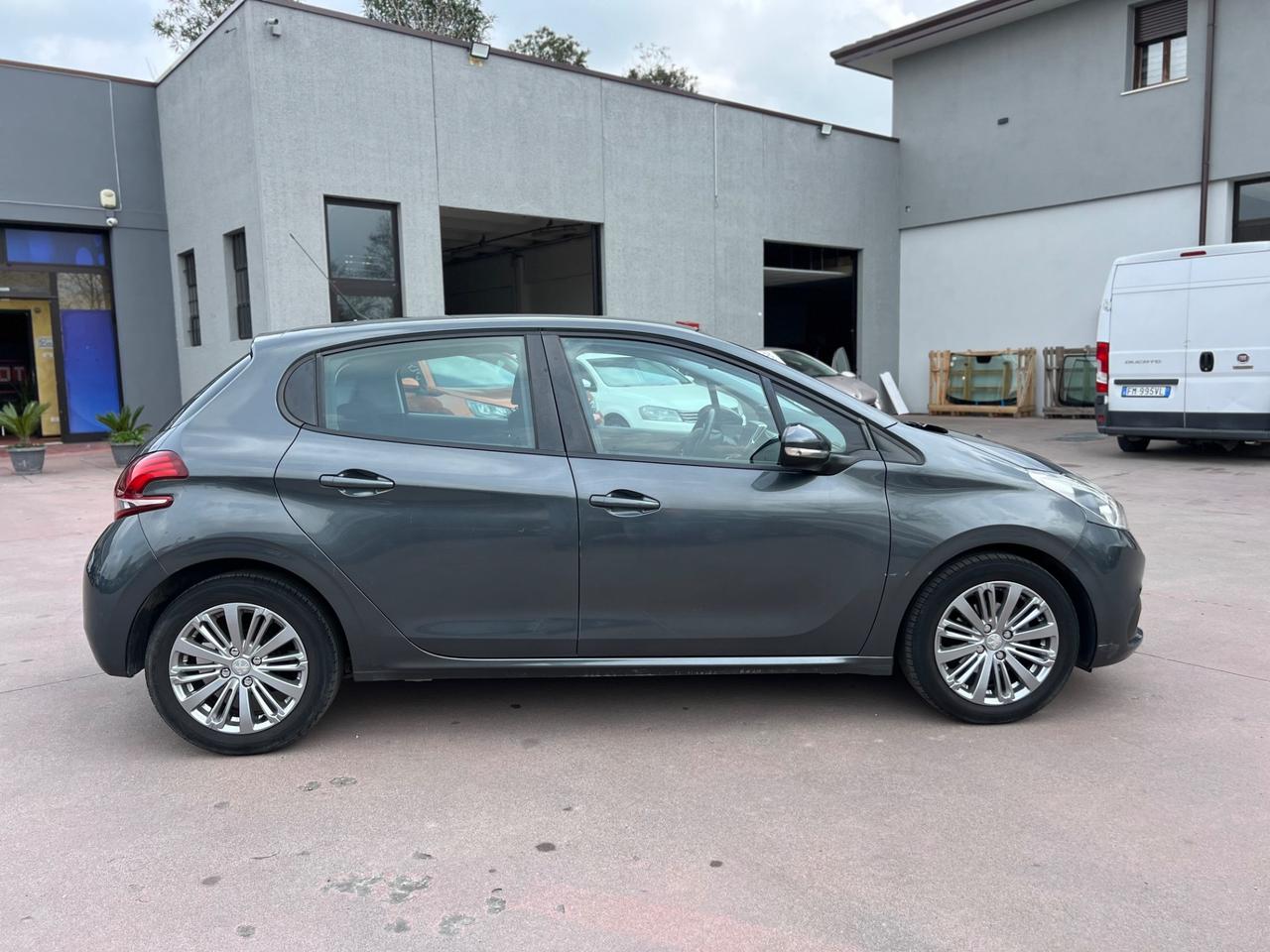 Peugeot 208 PureTech 82 5p. GPL Active