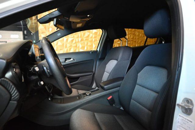 MERCEDES-BENZ GLA 180 D EXECUTIVE AUT.TEL CERCHI 17"VETRI SCURI SED.RISC