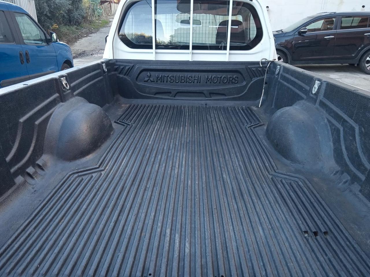 Mitsubishi L200 2.5 DI-D 4x4 2 porte 220000km