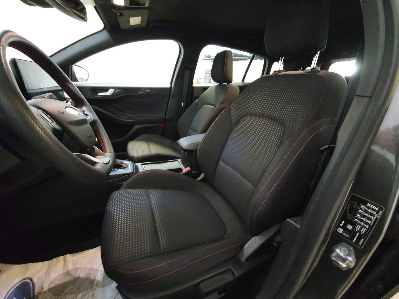 FORD Focus 4ª serie - Focus 1.0 EcoBoost Hybrid 125CV Powershift SW ST-Line Design