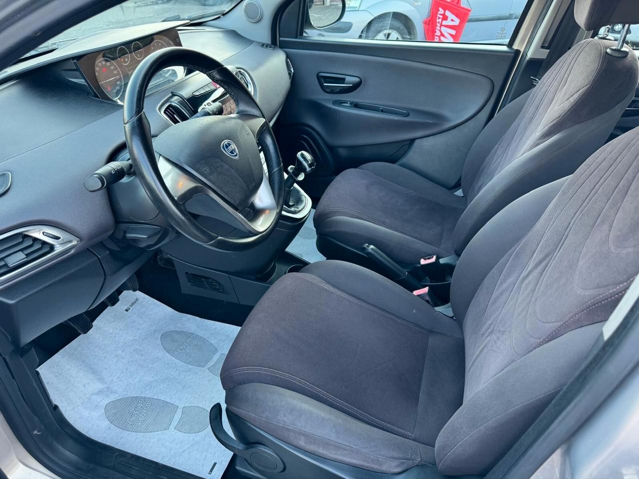 Lancia Ypsilon 1.2 BENZ 69CV GOLD 2013