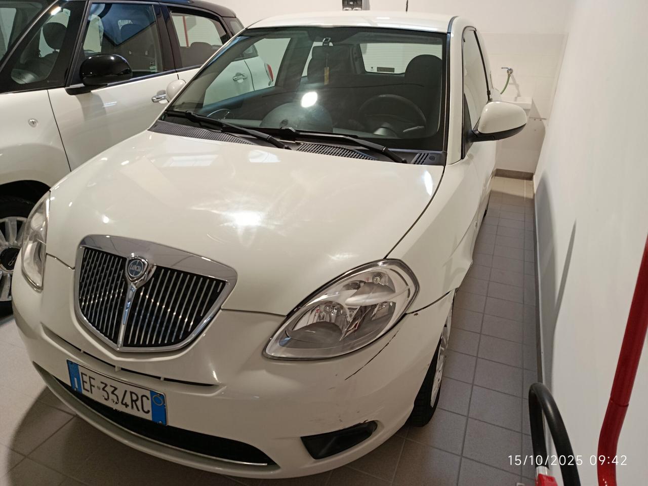 Lancia Ypsilon 1.3 MJT 75 CV Unyca