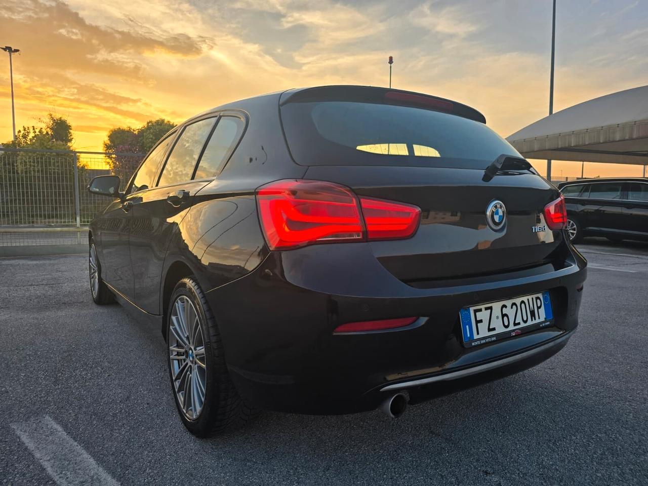 Bmw 116d 5p. Urban