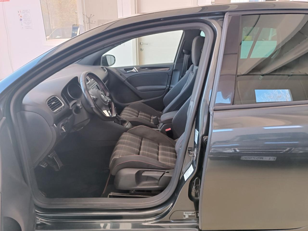 Volkswagen Golf GTI 2.0 TSI 5p.