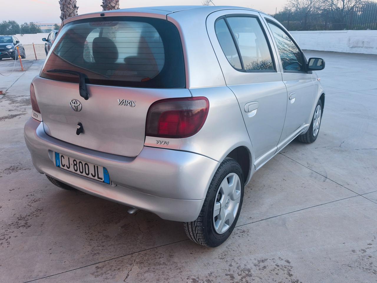 Toyota Yaris 1.0i 16V cat 5 porte
