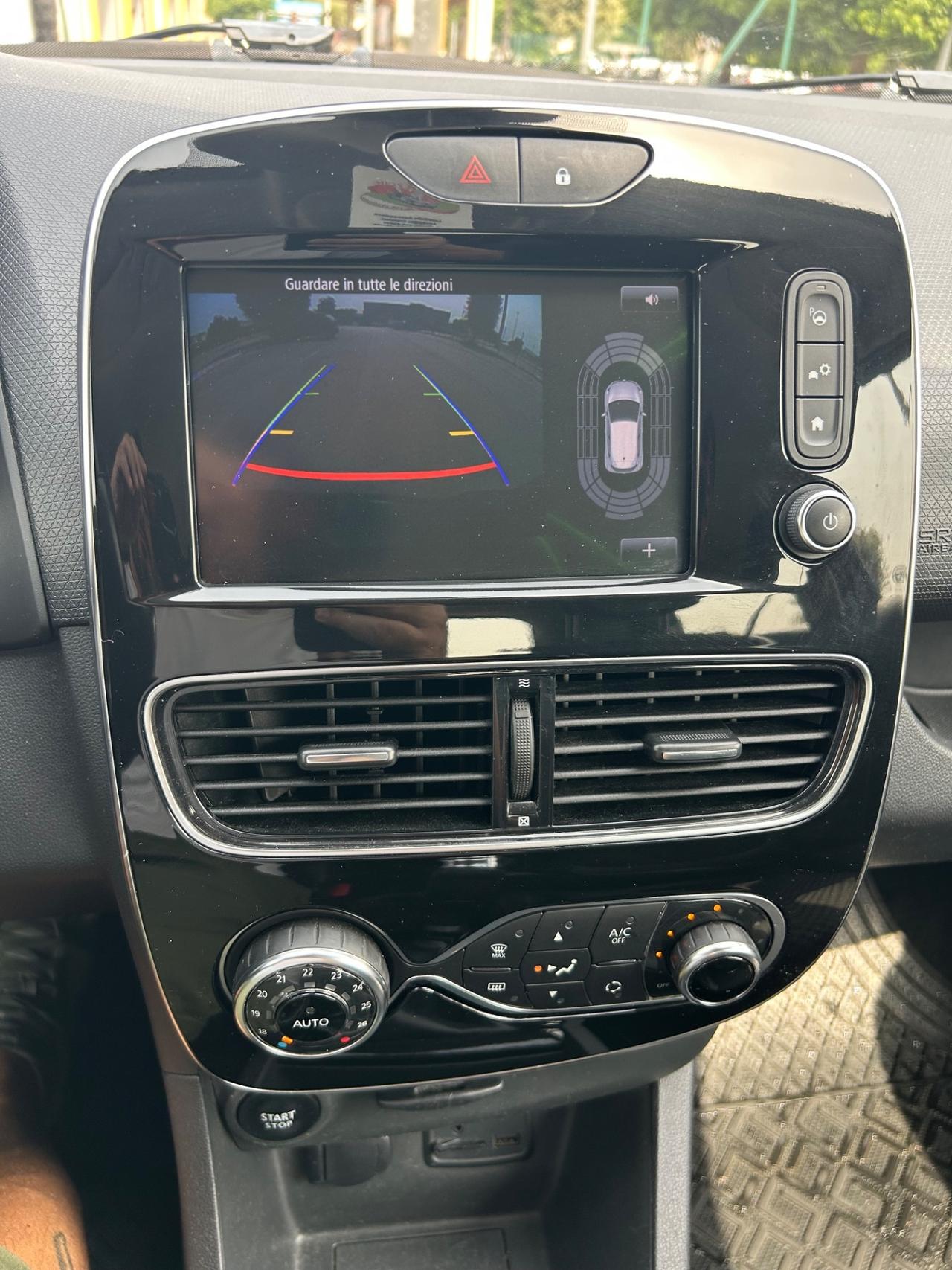 Renault Clio TCe 12V 90 CV 5 porte Moschino Intens