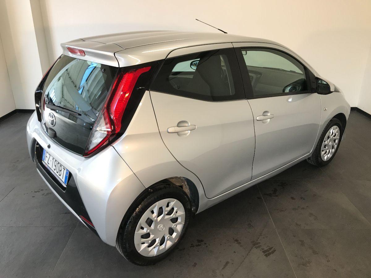 TOYOTA Aygo Connect 1.0 VVT-i 72 CV 5p. x-play