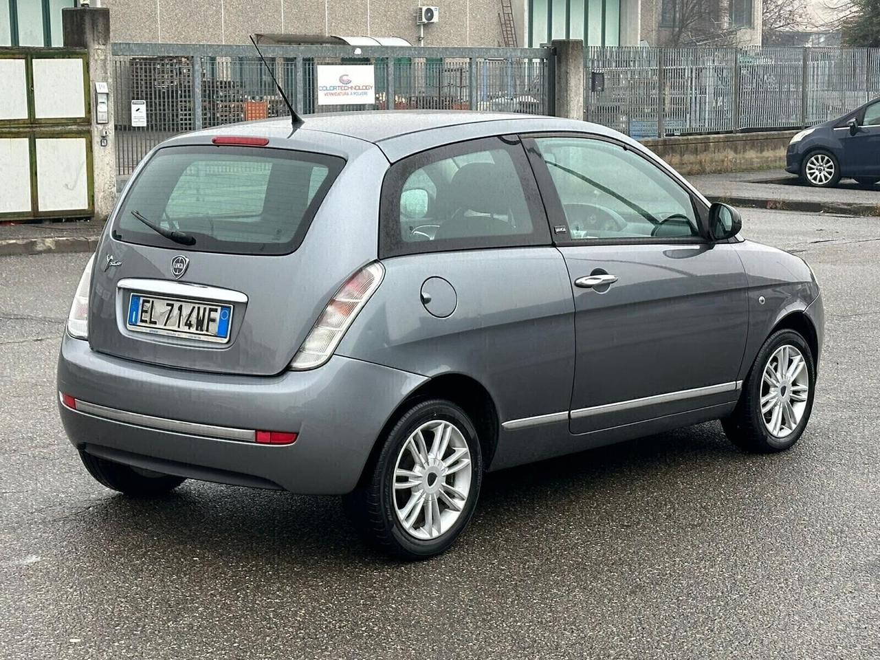 Lancia Ypsilon 1.3 MJT 75 CV Unyca