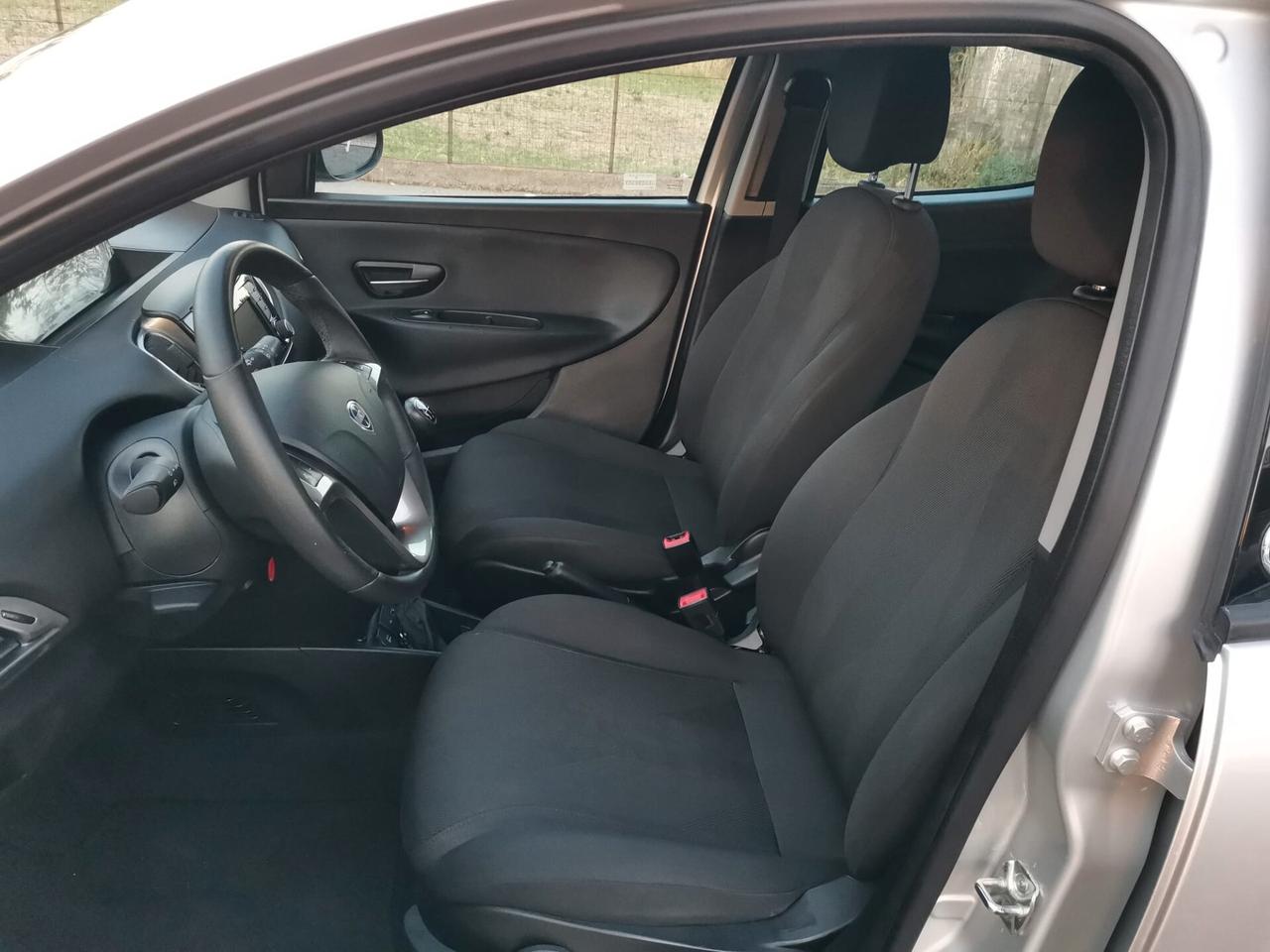 Lancia Ypsilon 1.2 69 CV 5 p. GPL Ecochic Gold