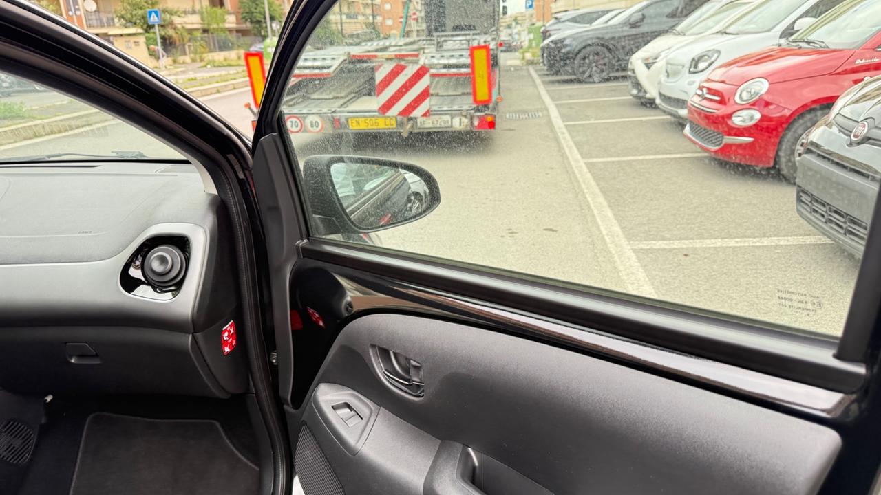 Toyota Aygo Connect 1.0 VVT-i 72 CV 5 porte x-cool LED NAVI CAR PLAY PDC BLUETOOTH CERCHI 16