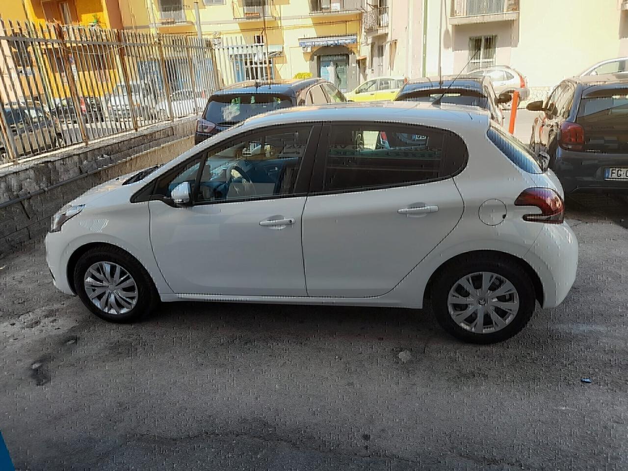 Peugeot 208 PureTech 82 5 porte Allure