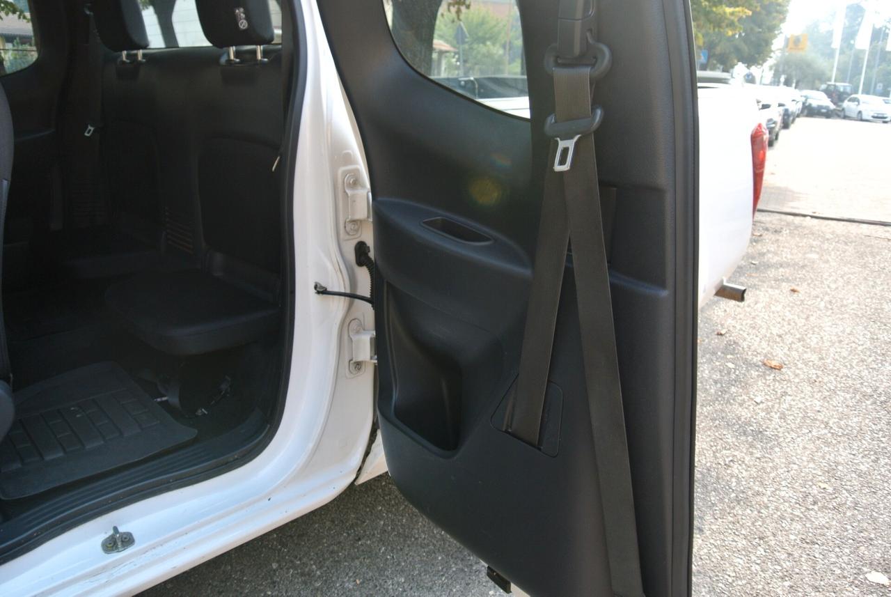 Nissan Navara 2.3 dCi 4WD King Cab Visia