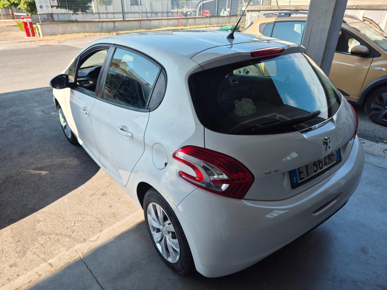 Peugeot 208 1.4 HDi 68 CV 5 porte Allure