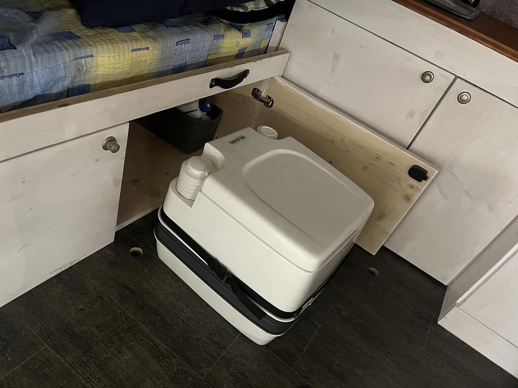 Opel Vivaro 2.5 CDTI Camping Letto Cucina Gancio