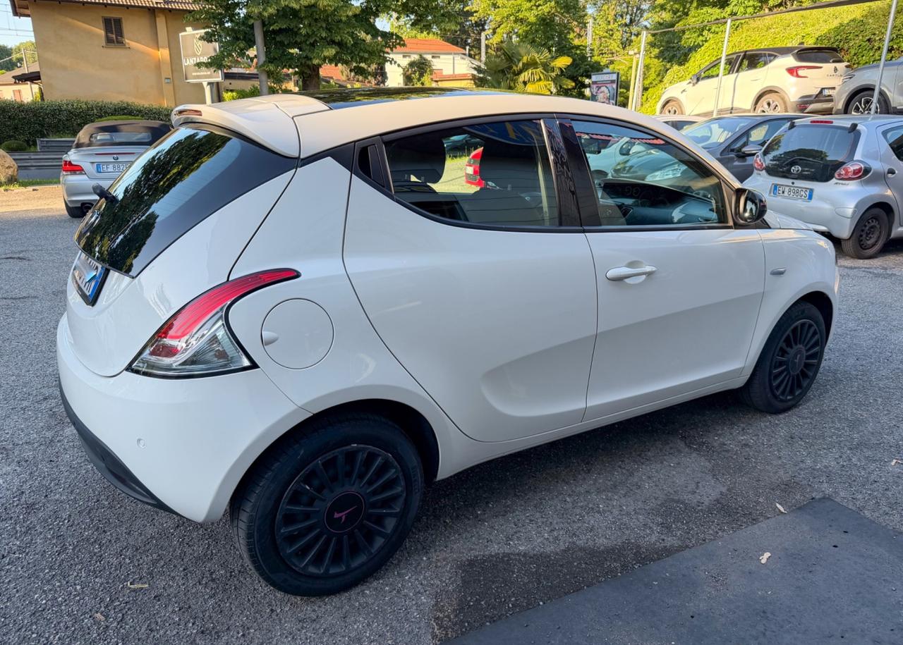 Lancia Ypsilon 1.2 benzina tetto panoramico apribile