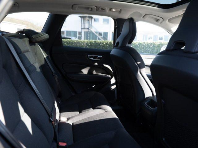 VOLVO XC60 B4 (d) Geartronic Momentum Pro