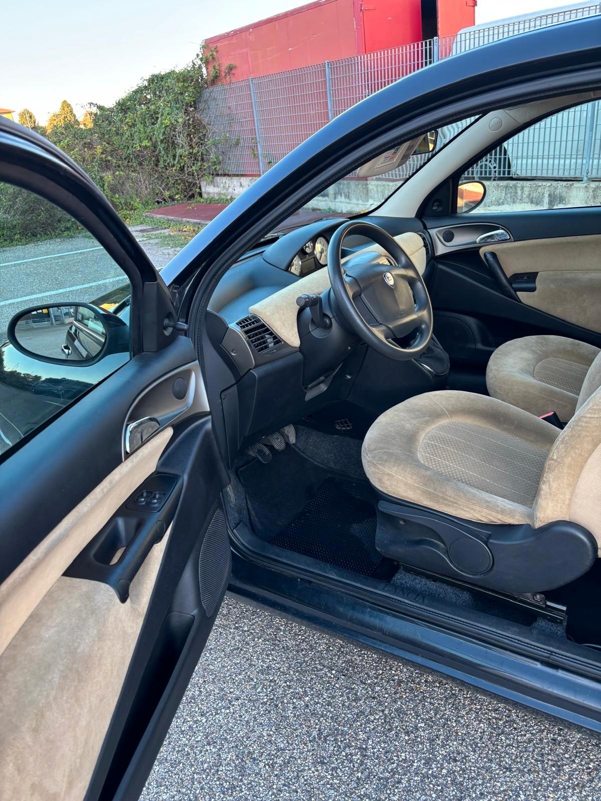 Lancia Ypsilon 1.2 16V Platino adatta ai neopatentati