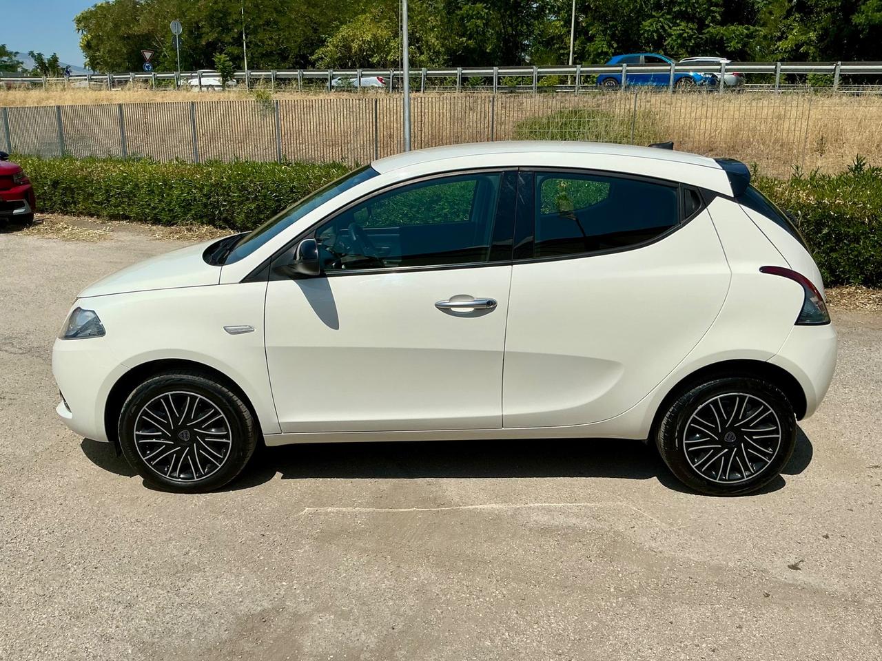 Lancia Ypsilon 1.0 70Cv FireFly Hybrid Gold 5 Posti