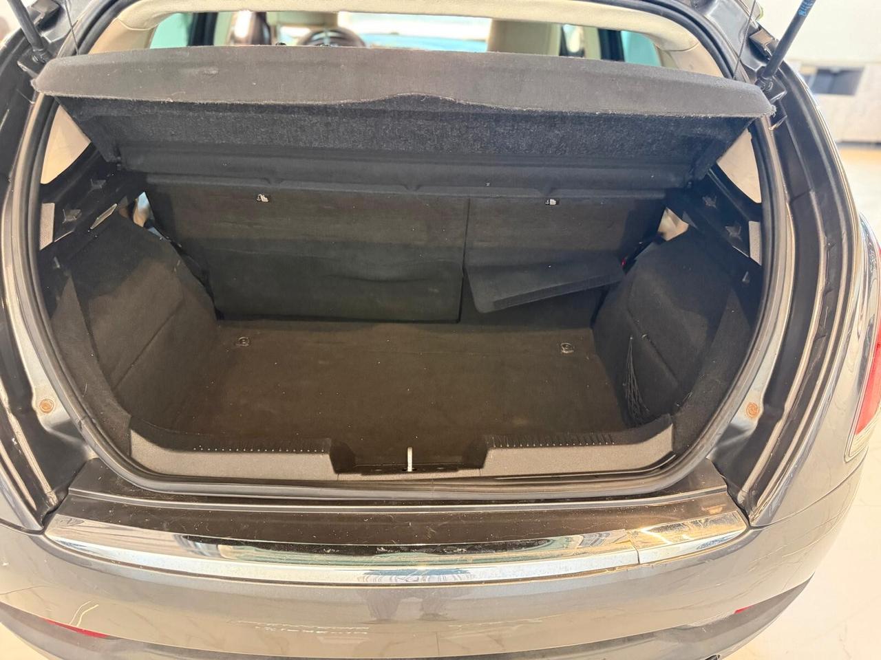 Lancia Delta 1.6 MJT DPF 105 CV Silver
