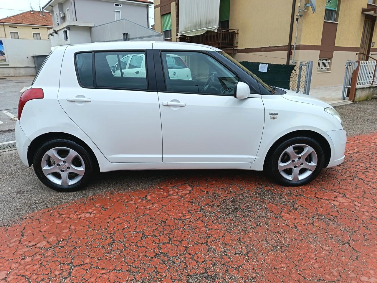 Suzuki Swift 1.3 DDiS DPF 5p. GLX NEOPATENTATI BASSI CONSUMI
