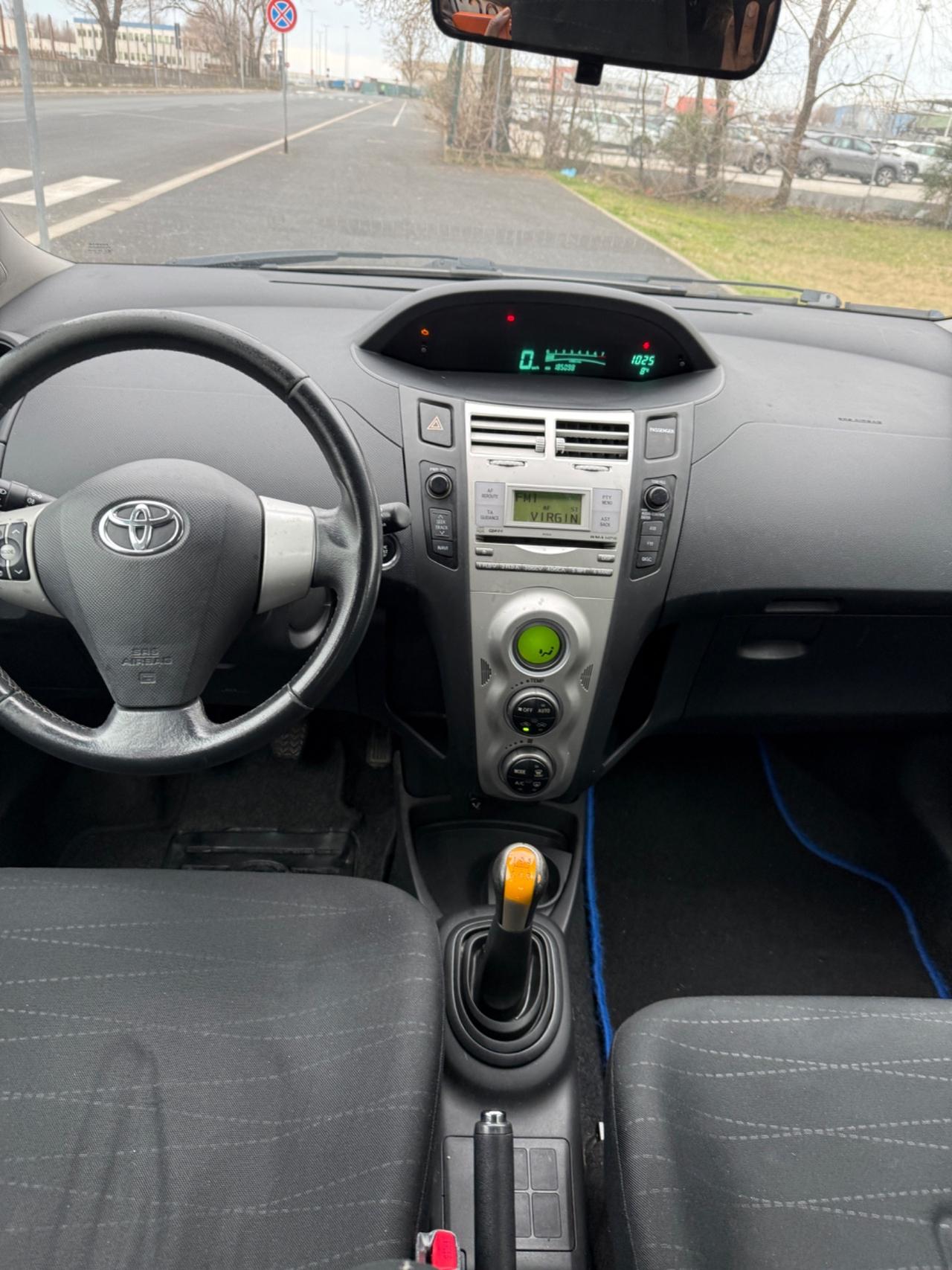 Toyota Yaris 1.0 5 porte