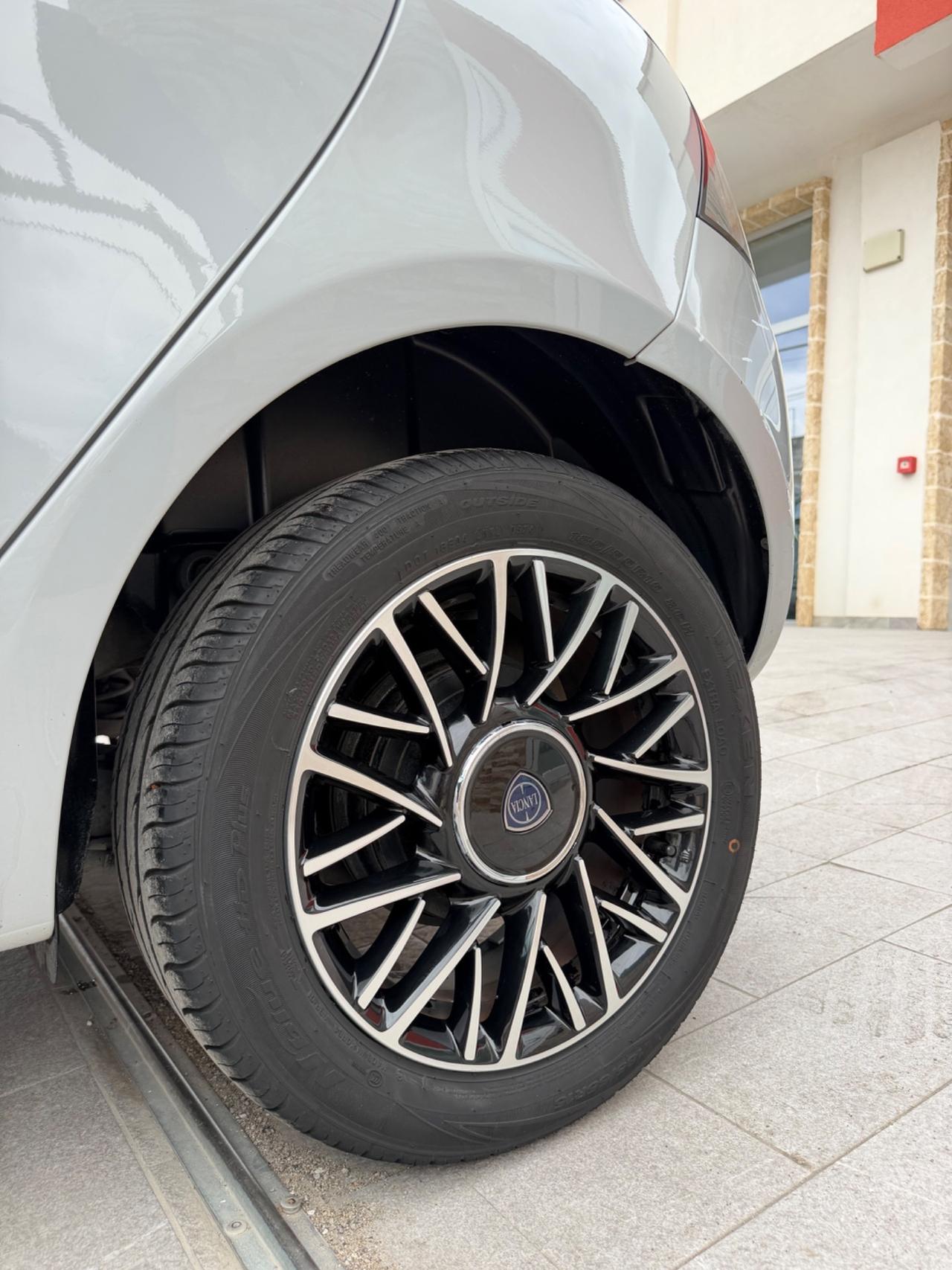 Lancia Ypsilon 1.2 69 CV GPL Ecochic Gold-2021