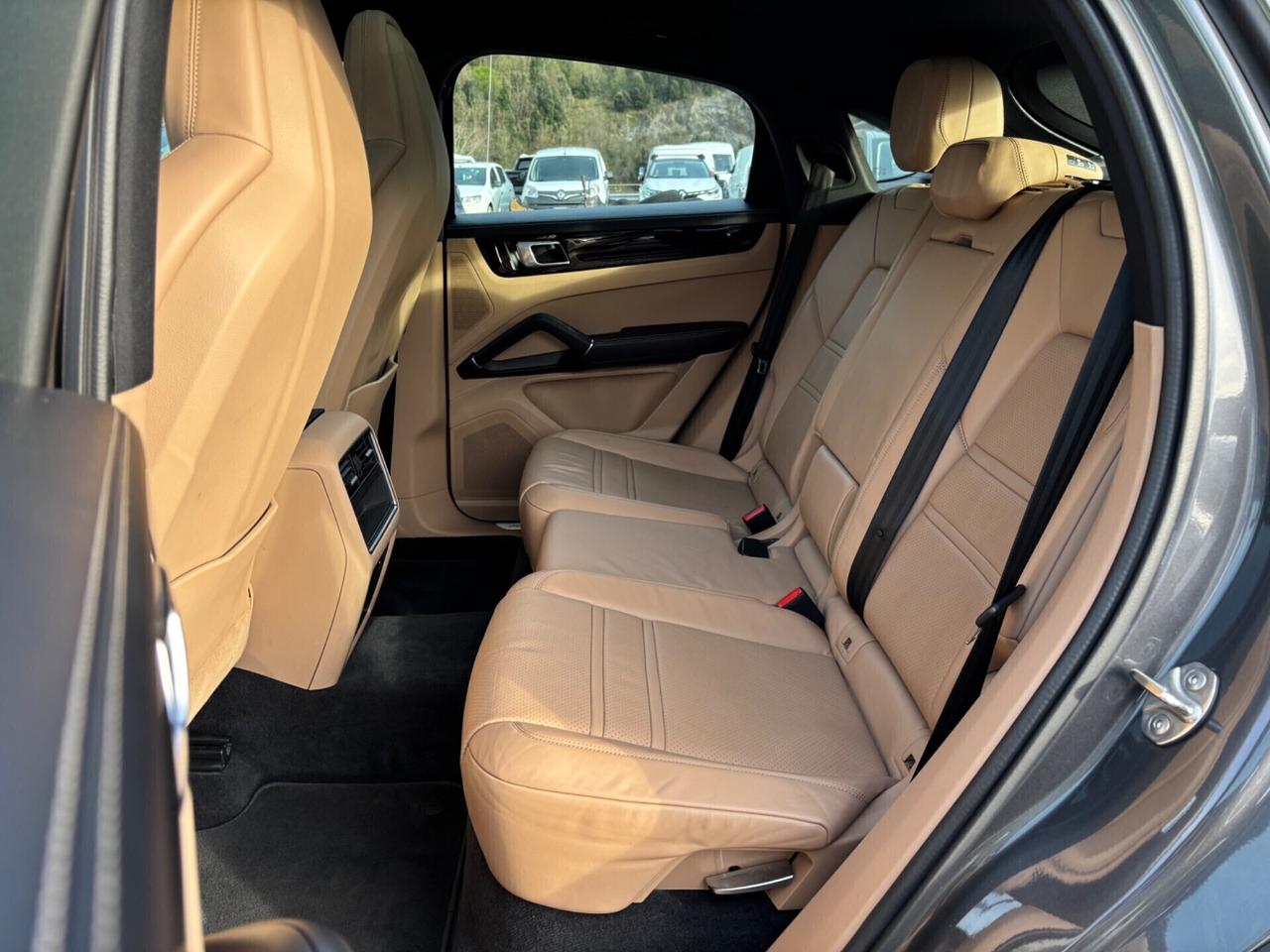 PORSCHE CAYENNE COUPÉ 3.0 BENZINA/HYBRID 340cv PERFETTA