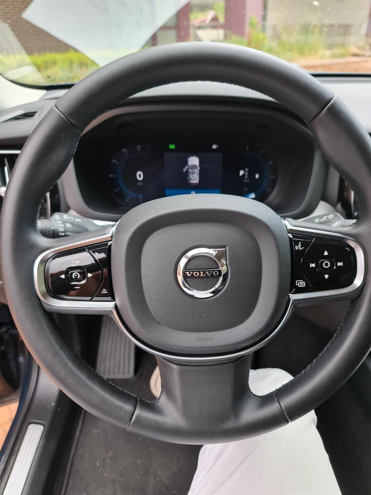 Volvo XC 60 XC60 B4 (d) automatico Plus Dark N1