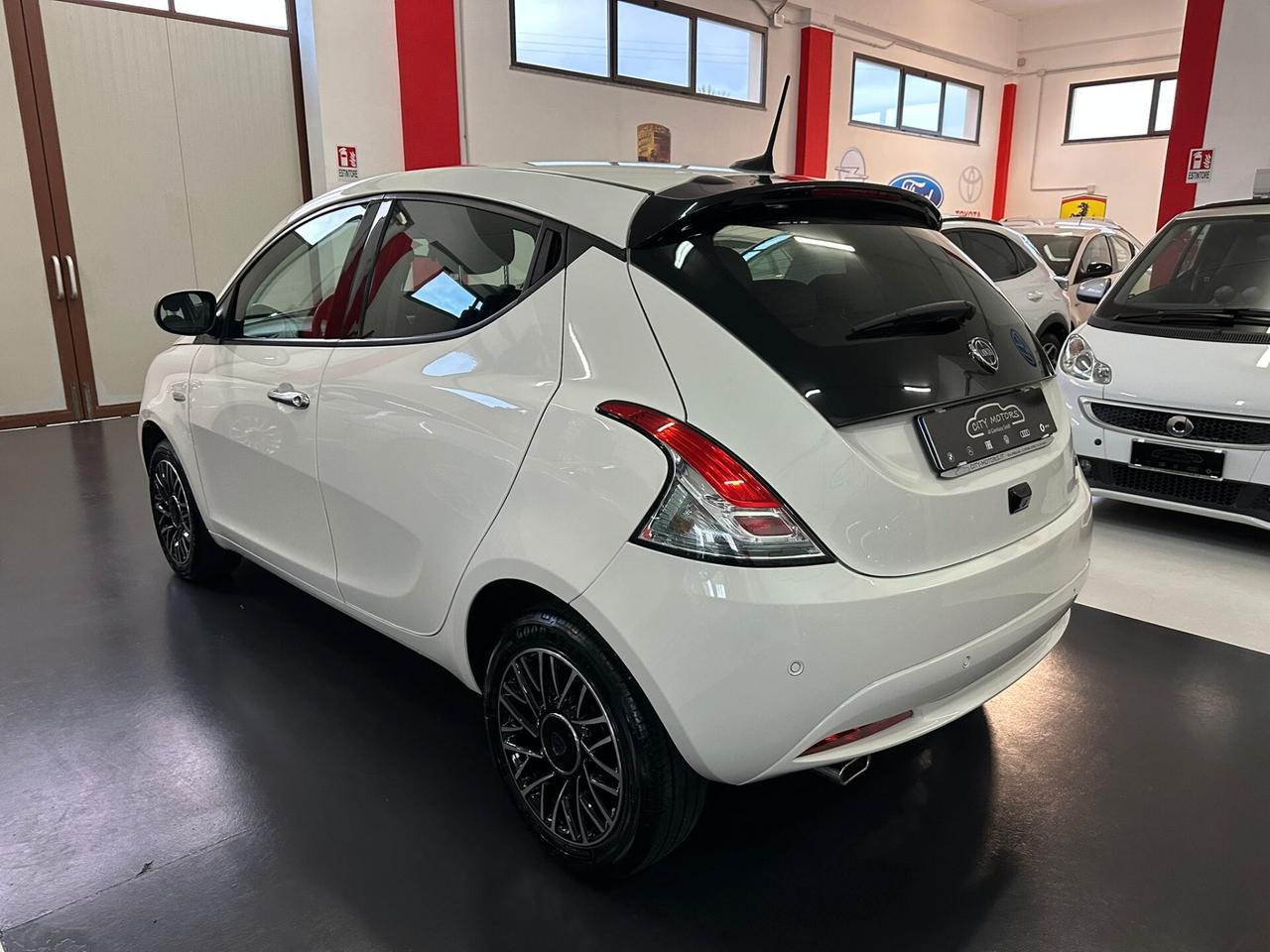 Lancia Ypsilon 1.0 FireFly S&S Hybrid Platino Full