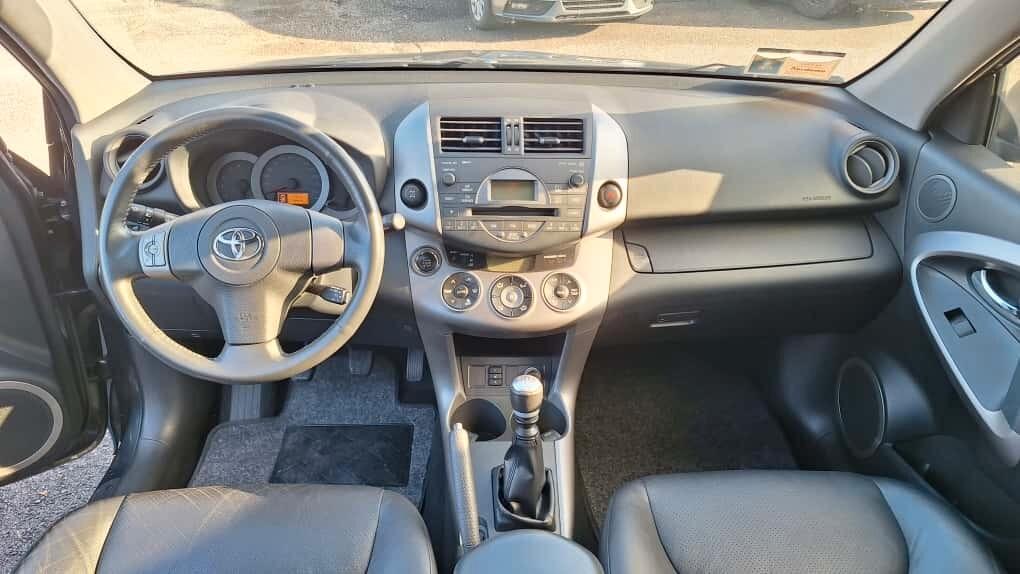 Toyota RAV 4 2.2 D-4D 4X4 Luxury INTROVABILE