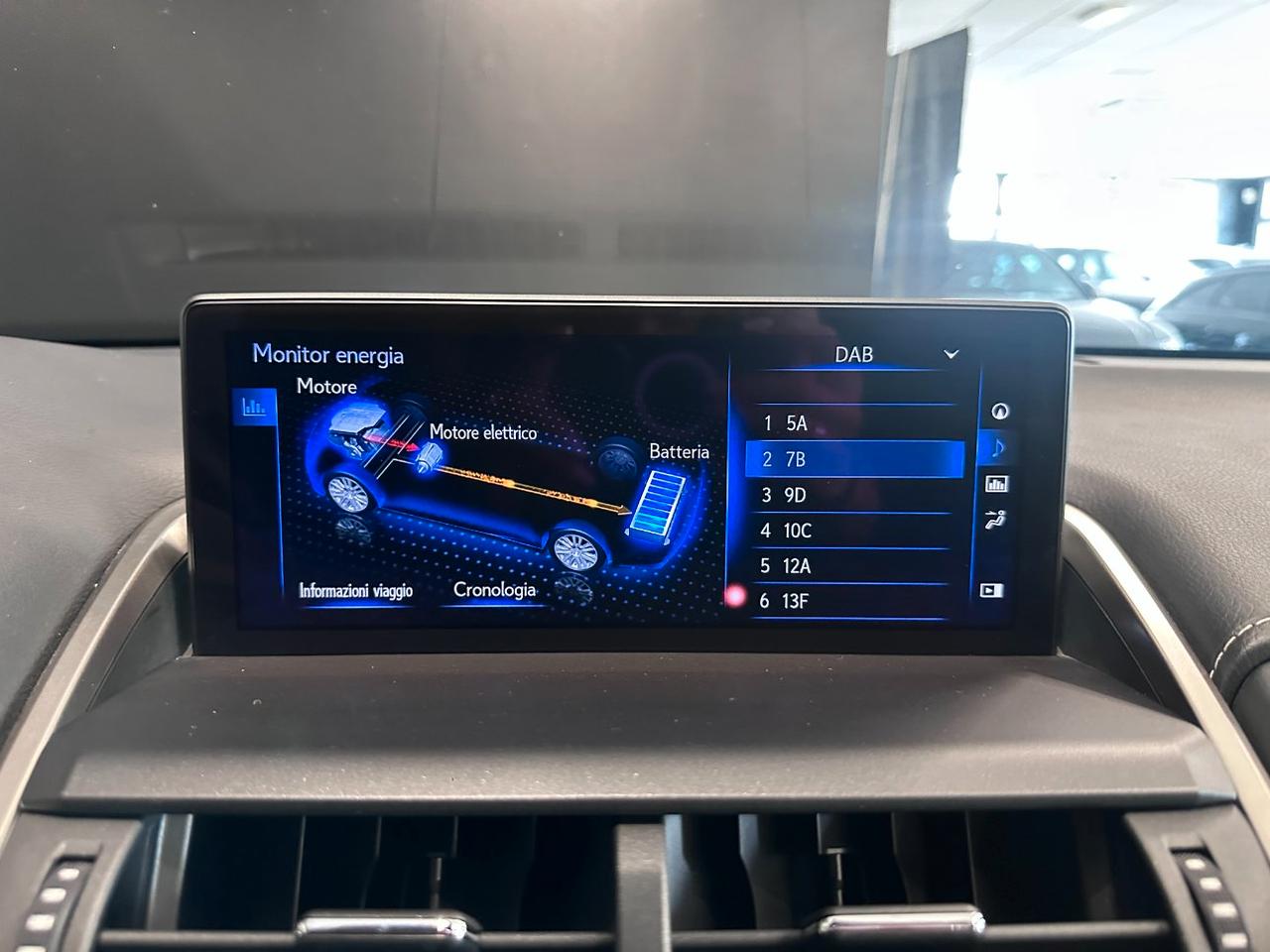 Lexus NX 300h 2.5 Business 2wd cvt