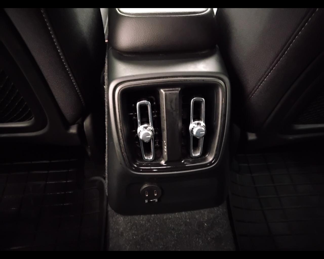 VOLVO XC40 2023 - XC40 1.5 t5 recharge phev Core auto