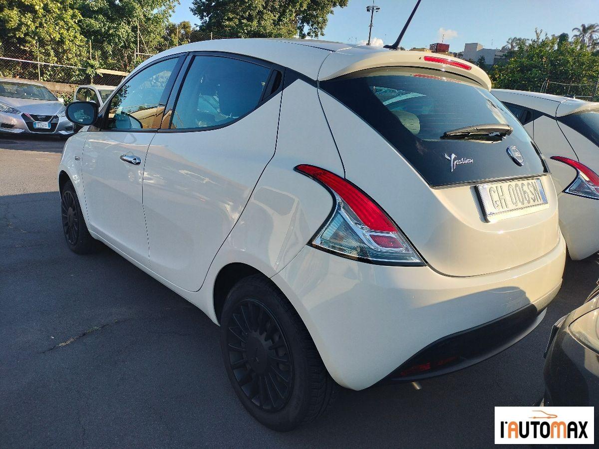 LANCIA - Ypsilon 1.0 firefly hybrid Silver s&s 70cv