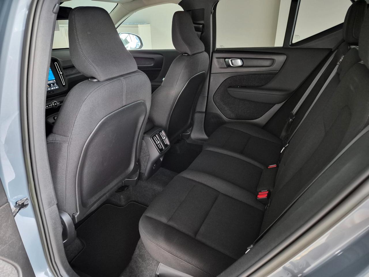 Volvo XC40 B3 2.0 HYBRID ESSENTIAL AUTOMATICA LED NAVI APPLE CAR PLAY/ANDROID AUTO RETROCAMERA C.18 KEYLESS VETRI PRIVACY