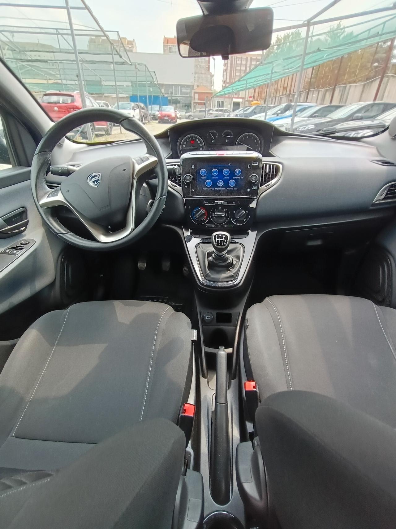 Lancia Ypsilon 1.0 ibrid