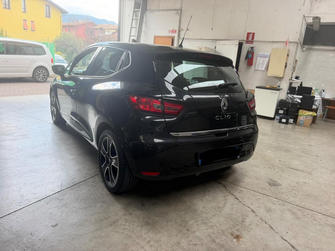 Renault Clio 1.2 75CV 5 porte neopatentati