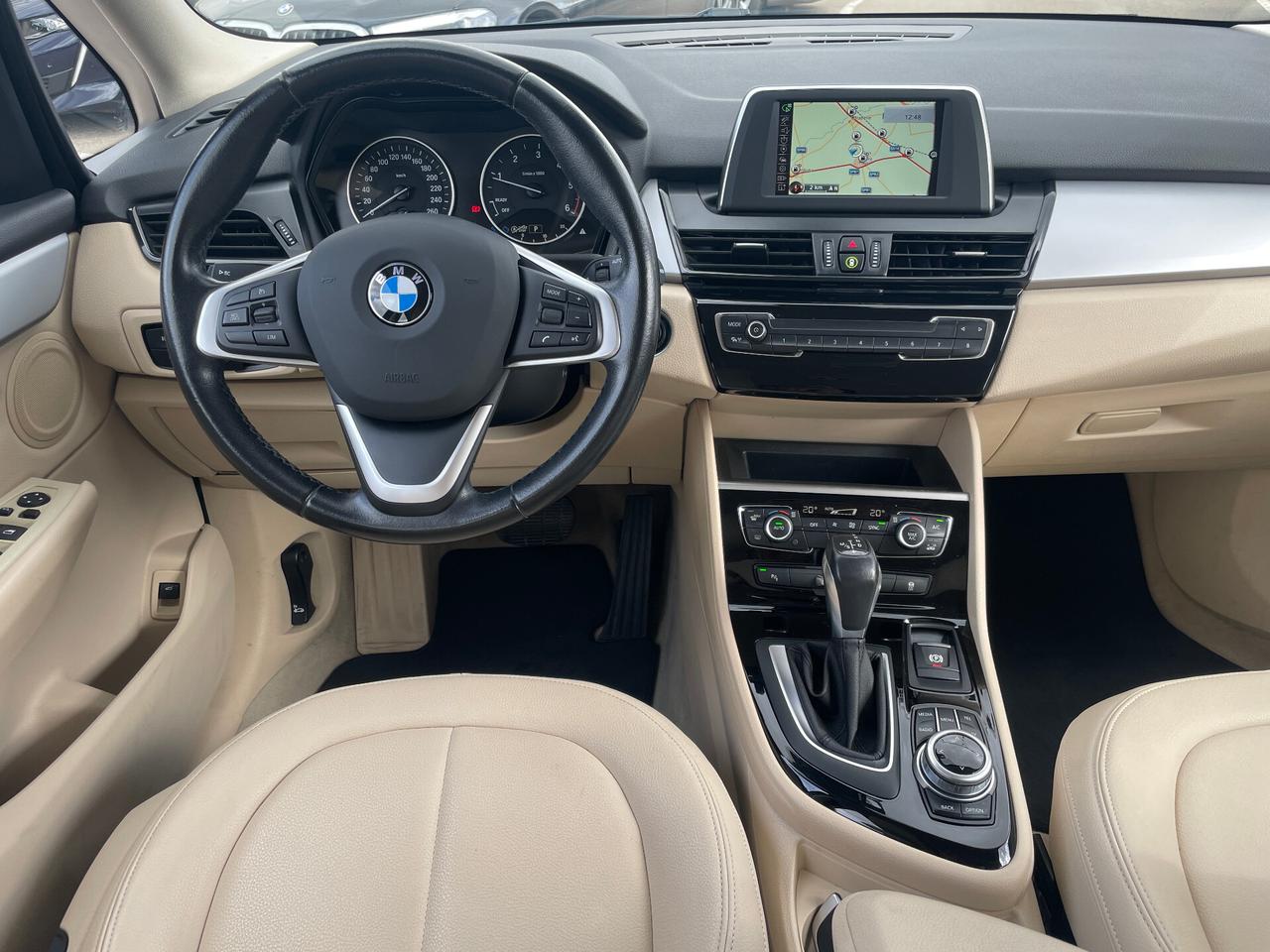 Bmw 218d Active Tourer Luxury auto-NAVI-RETRO-PELLE