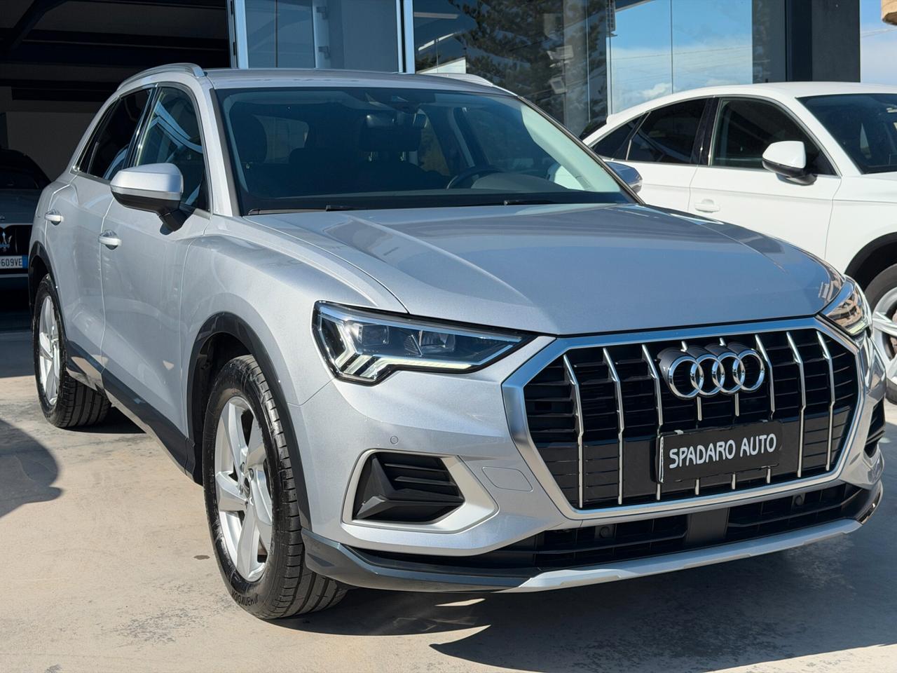 Audi Q3 35 TDI S tronic Identity Black