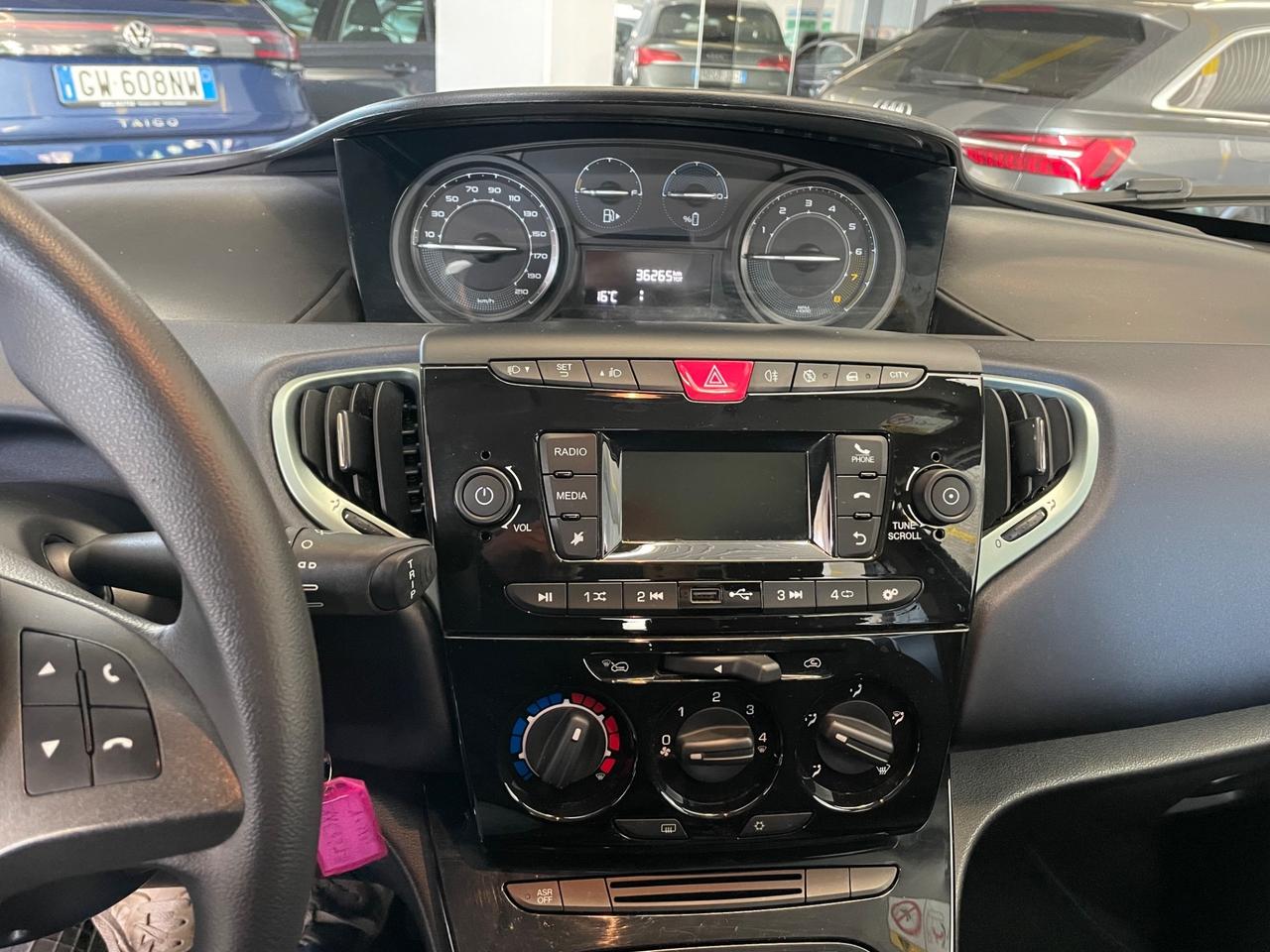 Lancia Ypsilon 1.0 FireFly 5 porte S&S Hybrid Oro Posti