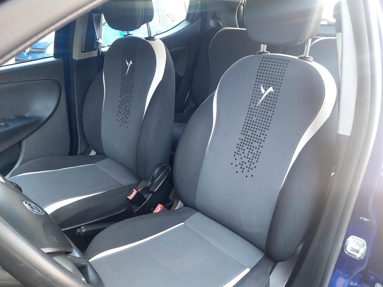 Lancia Ypsilon 1.2 69 CV 5 porte S&S Silver