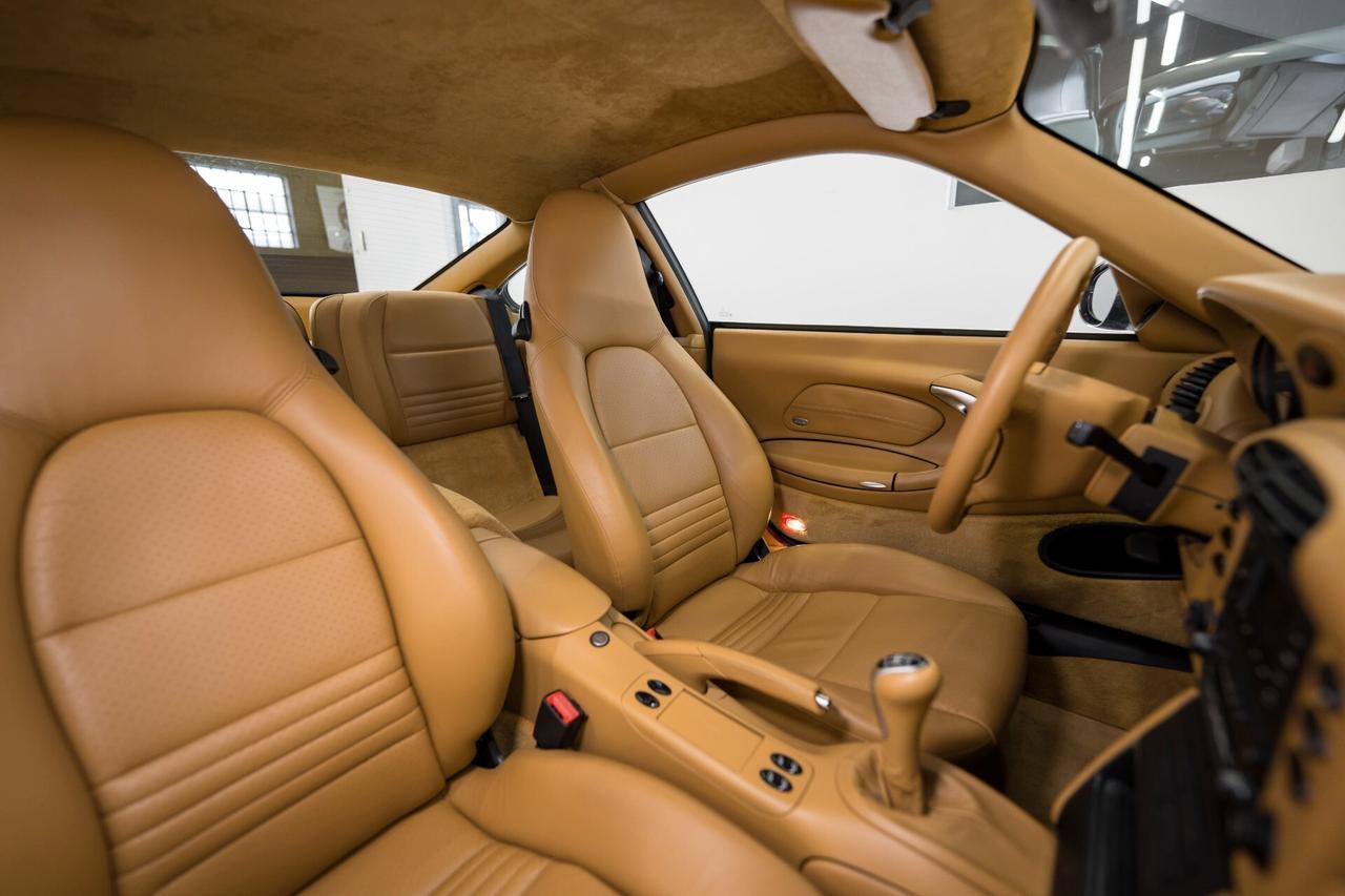 Porsche 911 Carrera 2 Coupé