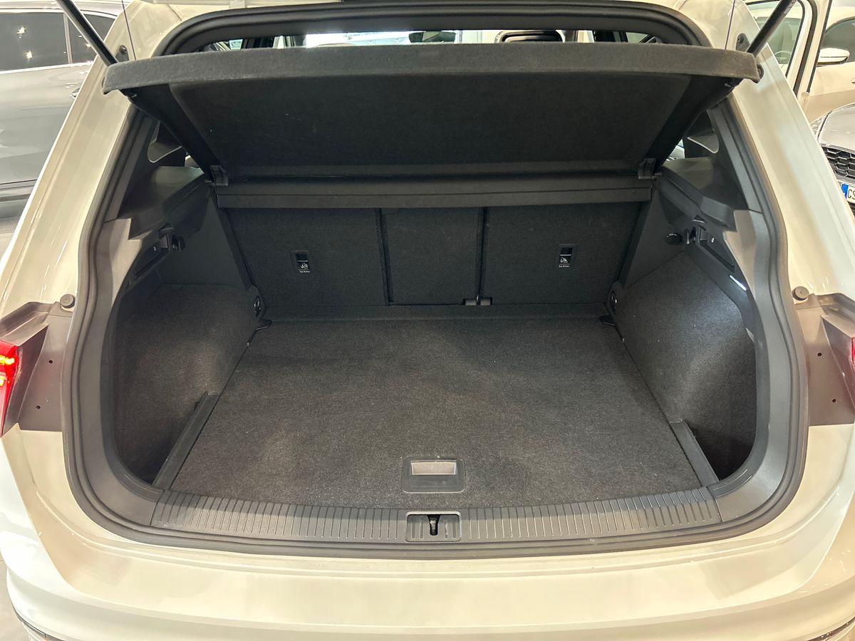 VOLKSWAGEN Tiguan II 2021 - Tiguan 2.0 tdi R-Line 150cv dsg