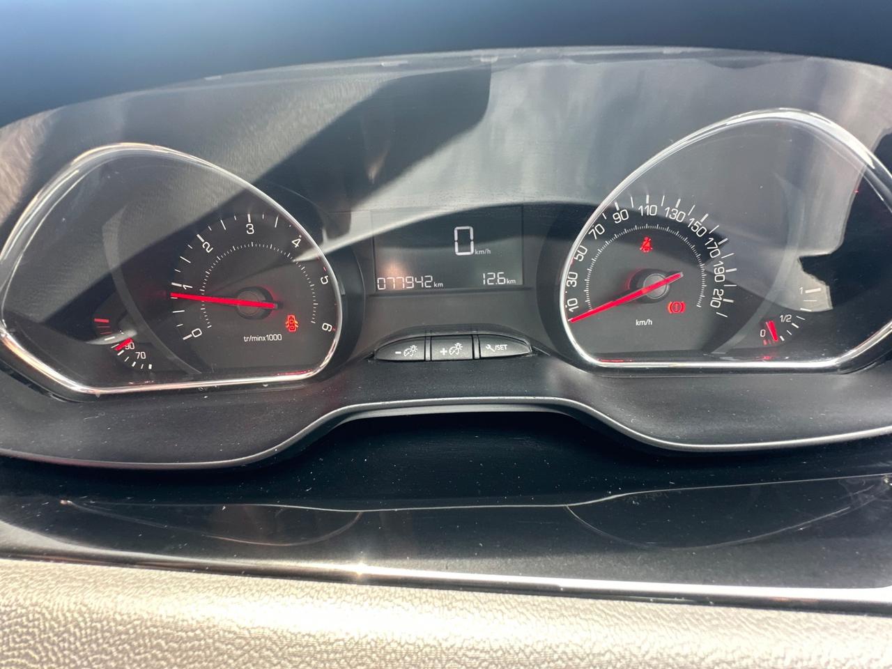 Peugeot 208 1.4 HDi 68 CV 5 porte Allure